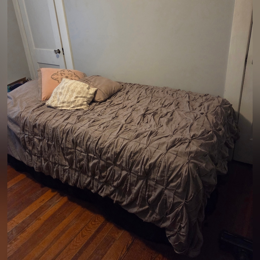 Gray Twin Size Duvet Or Bedspread